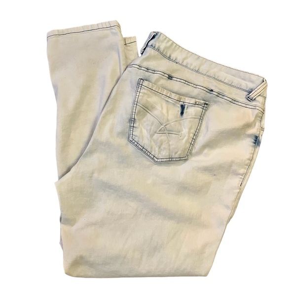 Amethyst Light Wash Distressed Skinny Jeans - Picture 8 of 11